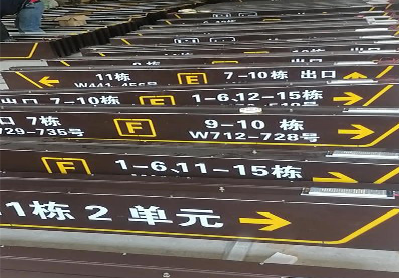 龙州广告标识中，常见的几种安装方式。