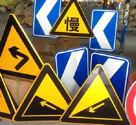 龙州标识标牌中颜色的确定是很重要的。